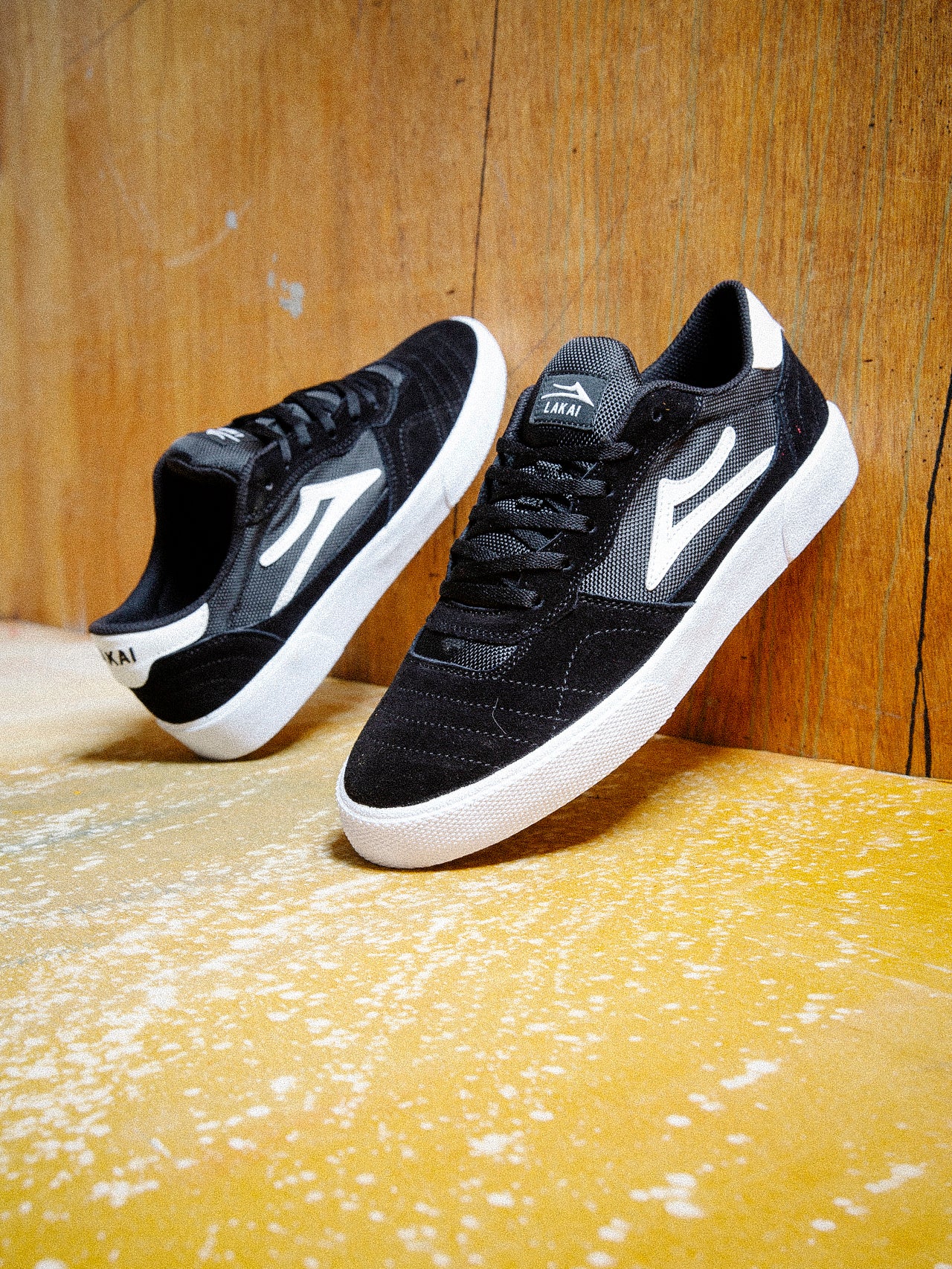Cambridge - Black/White Suede