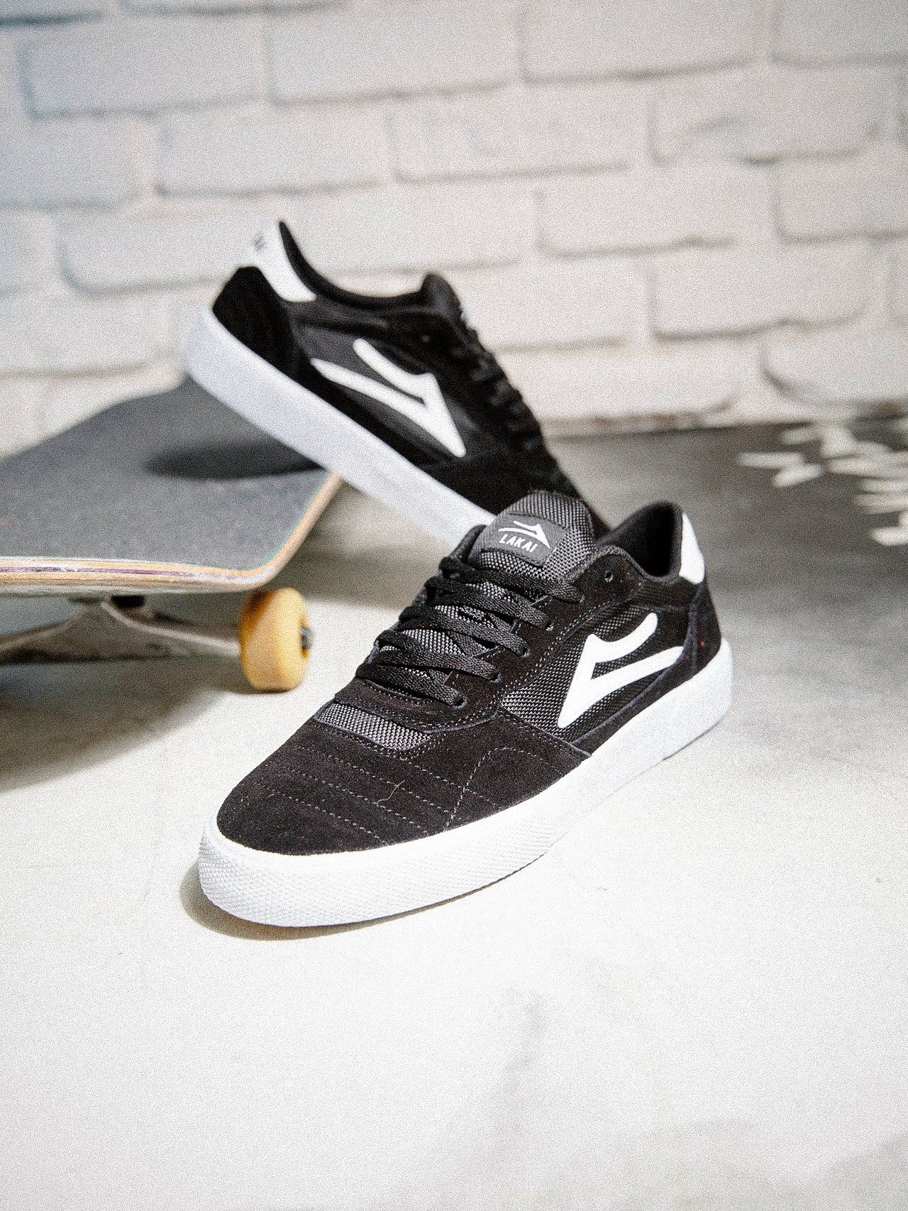 Cambridge - Black/White Suede