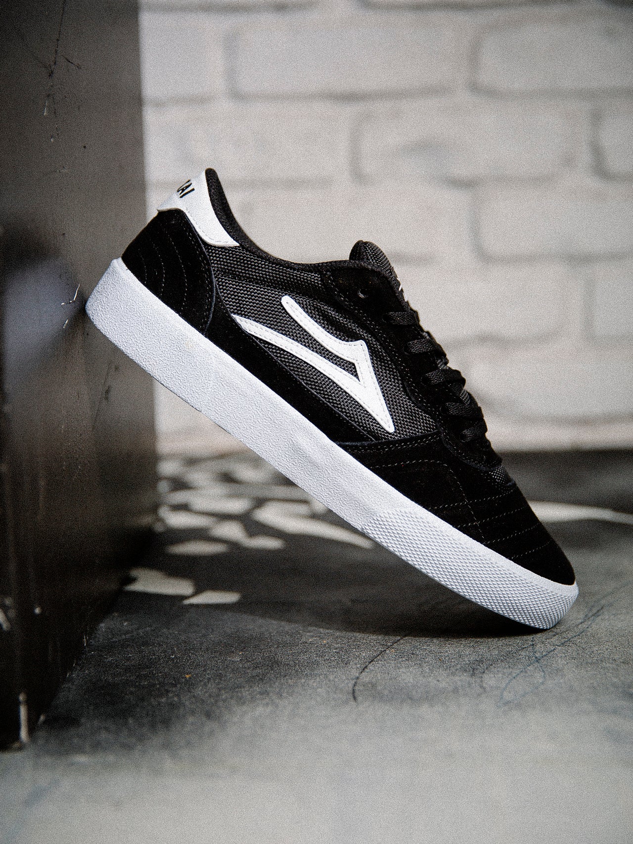 Cambridge - Black/White Suede